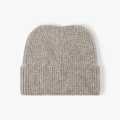 Bonnet en maille grise épaisse avec texture pelucheuse et revers pour l'hiver - Kaki