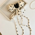 Pinza para el pelo con lazo de lunares y cintas en plato con collar de perlas - Pinza de Pelo - Blanco