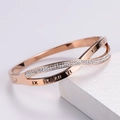Bracciale incrociato in oro rosa con numeri romani e scintillanti cristalli bianchi - Oro rosa