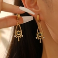 Detail von goldenen Evil Eye Ohrhängern mit schwarzen Perlen und weißen Zirkonia - Gold Böser Blick Hohle Ohrhänger (A-590)
