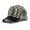 Détail du motif pied-de-poule coloré en tissu tissé sur une casquette de baseball stylée - Style Pied-de-Poule Patchwork Multicolore A(A)