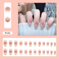 Detailweergave van roze gradiënt kunstnagels R542 met goudfolie en schelpsnippers - Verloop Blush Stijl (R542)