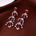 Dettaglio orecchini cuore vintage argento con nappe in zircone rosso e pavé di cristalli - Stile Cuore Rosso Argento Con Perno in Argento