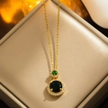 Vintage gouden titanium ketting met een ronde smaragdgroene edelsteen hanger - Goud Groen