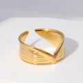 Anillo en V dorado de acero inoxidable con textura estriada y diseño abierto ajustable - US 7 / Abierto Ajustable (JR155) / Dorado