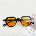 Retro kleine runde Sonnenbrille mit schwarzem dickem Rahmen und bernsteinfarbenen Gläsern - Schwarzorange