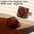 Chocolate brown resin accessory with leaf relief pattern, dimensions 2.1x2.3x1.6cm - Leaf - Dark Coffee
