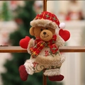 Kerstbeer pluche hanger met rode geruite muts en groene hulstbes patronen - Beer