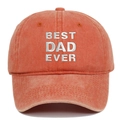 Primo piano del ricamo BEST DAD EVER su un cappellino in cotone arancione lavato - Regolabile / Arancione