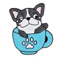 Broche en émail adorable avec un bouledogue français dans une tasse bleue sur blanc - Style Bouledogue en Tasse Bleue (C3076-3)