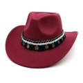 Dettaglio cappello cowboy bordeaux con perline etniche, frange e ciondolo in metallo - Borgogna