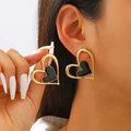 Boucles d'oreilles cœur évidé en or et émail noir pour femmes au design chic - Boucles d'oreilles cœur noir