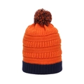Detalle del gorro de punto bicolor naranja y azul marino con textura de canalé y un pompón - Naranja / Azul Oscuro