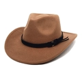 Dettaglio cappello cowboy in feltro marrone con tesa larga e cinturino nero con fibbia d'oro - M (56-58cm) / Cachi