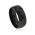 Anello da uomo 8mm in acciaio al titanio nero con finitura martellata e design esagonale chic - Taglia unica / Nero