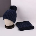 Ensemble d'hiver bonnet tricoté bleu marine et cache-col avec pompon en fausse fourrure - Ensemble bonnet et écharpe en tricot géométrique bleu foncé