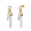 Eleganti orecchini in argento S925 dorato con perle barocche naturali bianche su sfondo bianco - Oro (Placcato Oro 14K)