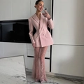 Completo elegante con blazer rosa doppiopetto e gonna lunga in pizzo trasparente - S / Rosa