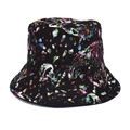 Dettaglio della stampa a schizzi colorati sul cappello alla pescatora nero reversibile da sole - M (56-58cm) / Stile Spruzzi Astratti Colorati (4#)