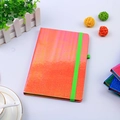 Carnet laser orange vibrant avec sangle élastique verte et couverture grainée - A5 / Orange