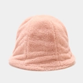 Vue détaillée d'un chapeau cloche en peluche rose avec une texture douce et épaisse - M (56-58cm) / Bob / Rose
