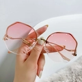 Gafas de sol sin montura degradadas rosa con lentes de corte geométrico y marco dorado - Rosa Degradado