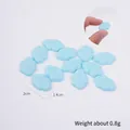 Pendentif nuage en résine bleu clair 2cm avec gravure Angel-e pour bricolage DIY - 1 Pièce / Bleu
