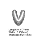 Dettaglio del ciondolo a V argento di 7mm per 6mm con uno spessore di 4mm per collana - Lettera V