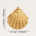 Goldener Muschelanhänger aus Edelstahl mit glänzender Oberfläche und Maßangaben - Muschel
