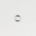 Macro shot of 0.8x5mm polished stainless steel jump ring for jewelry making - Steel Color (1000Pcs/Pack)