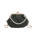 Vintage-Umhängetasche mit grünem Leopardenmuster, Perlenkette und Goldkette - Grün