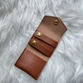Portable brown leather jewelry storage pouch with gold snap button and internal slots - 13.3*6cm / Leather Brown