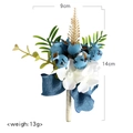 Fiore all'occhiello per matrimonio con bacche blu, fiori bianchi e nastro blu - Boutonnière ai Mirtilli