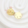 Détail macro d'un pendentif nœud doré de 15mm avec zircons pour la création de bijoux - Noeud en Zircon Coloré