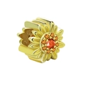 Makro-Detail des goldenen Sonnenblumen-Anhängers mit orangem Kern für DIY-Armbänder - Gänseblümchen Zirkon Charm