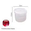 Moule en silicone pour dés polyédriques avec échantillon en résine rouge et mesures de 2cm - Dés n° 6