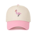 Detailansicht der Flamingo-Stickerei auf einer zweifarbigen beige-rosa Trucker-Mütze - Off-white/Rosa