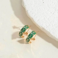 Elegant C-shaped earrings with gold 14K plating and green enamel pebble pattern - Green