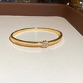 Détail du bracelet plaqué or avec motif tournesol en zircon et accents de cristal - Style Zircon Tournesol (6012643128203)