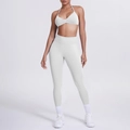 Dettaglio completo set yoga bianco con reggiseno allacciato al collo e leggings a vita alta - Beige Piuma