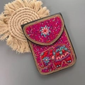 Sacoche téléphone bohème en cuir noir avec broderie de perles rose et éléphant - Éléphant Rose Rouge