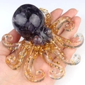 Figura de pulpo de resina con cristales púrpura oscuro y escamas de pan de oro - Amatista
