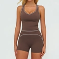 Ensemble de yoga deux pièces marron café avec coutures blanches et short taille haute - S / Haut Et Bas / Débardeur + Short / Brun Chocolat Foncé