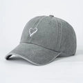 Minimalistische grijze gewassen denim baseballcap met hartborduursel en retro zonneklep - Eén maat / Grijs
