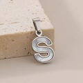 Pendentif lettre S élégant en acier inoxydable avec incrustation de nacre blanche - Pendentif Lettre S (KP115557-K)
