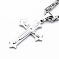 Dettaglio del ciondolo a croce in acciaio inossidabile argento con zircone e catena spessa - Acciaio Stile A