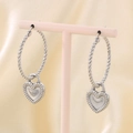 Détail de créoles torsadées plaquées or 18 carats avec pendentifs cadenas cœur sur soie - Couleur Acier (KE116110-Z)
