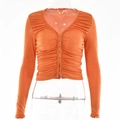 Top naranja elegante para mujer con cuello en V, detalles fruncidos y botones frontales - S / Naranja