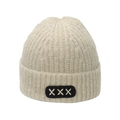 Gorro de punto grueso para hombre y mujer con elegante parche negro XXX en blanco roto - M (56-58cm) / Beige