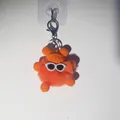 Oranje pluche monster sleutelhanger met gebreide muts en zonnebril aan metalen haak - Oranje